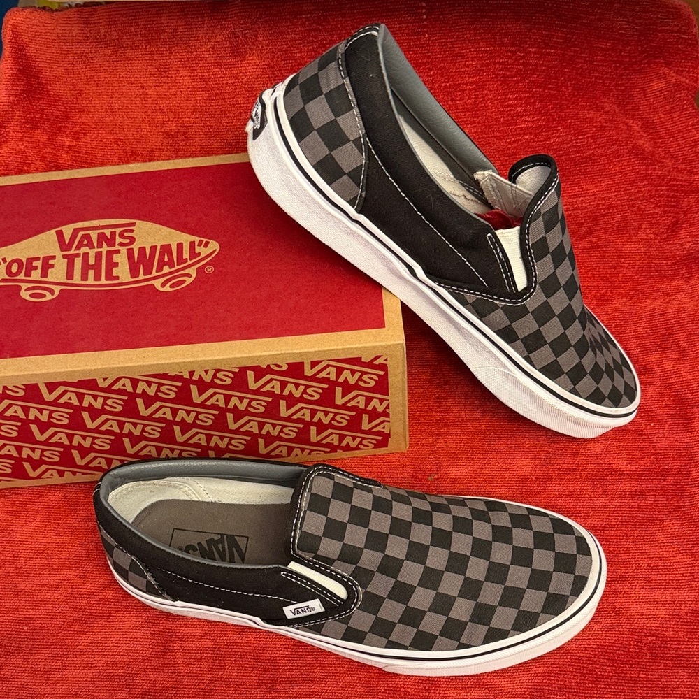 Vans Men's Sz 10 Black and Gray Checkered Slip-On Sneakers